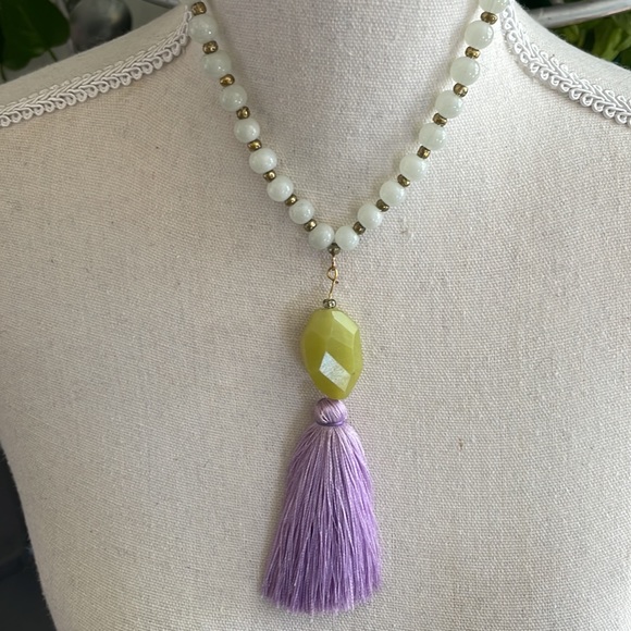 Gorgeous chartreuse gemstone and lavender tassel statement necklace - Picture 5 of 6